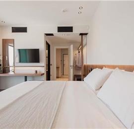 3 bedroom penthouse apartment with pool in Chania town, sleeps 6